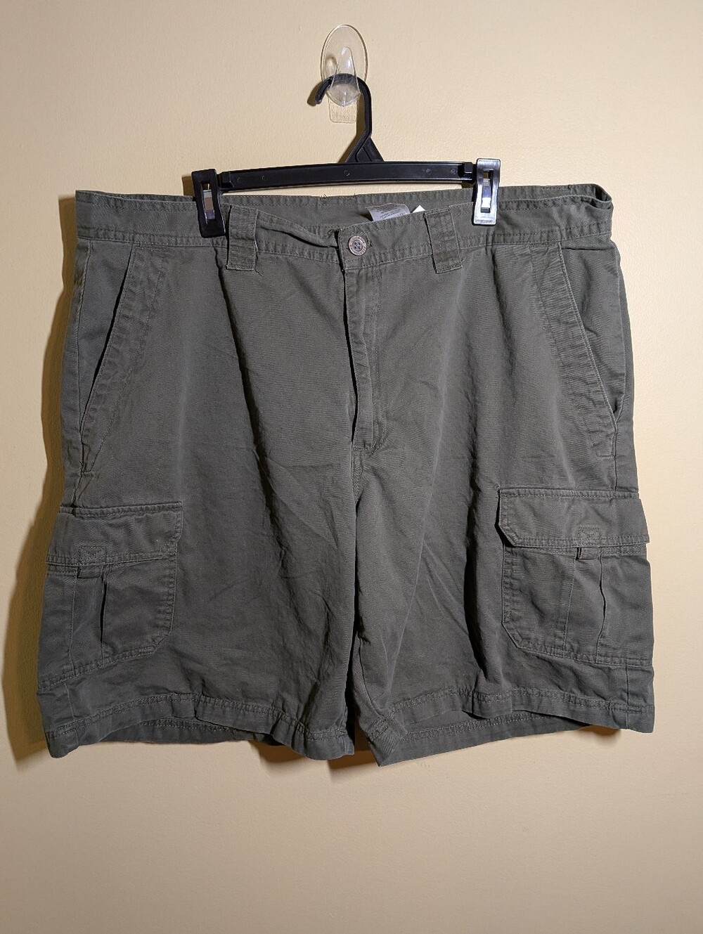 Columbia Men's Green Cargo Shorts 42